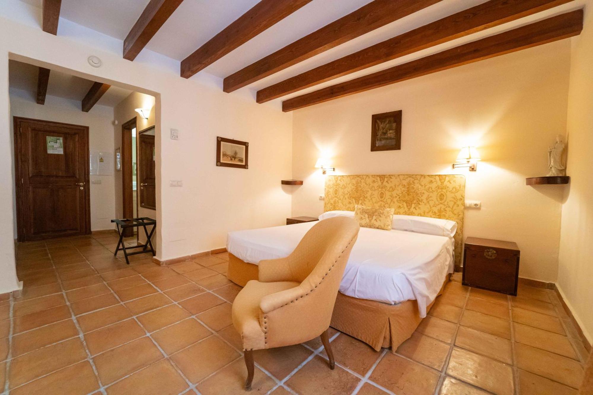 Standard Double Room,1364356721:JPEG